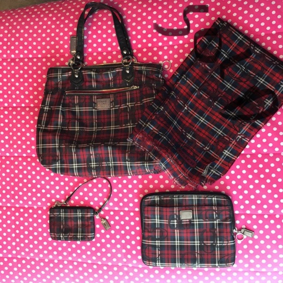 🌷🌷🌷HP Authentic Coach wristlet - Picture 3 of 3